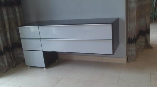 Sideboard teils freischwebend 